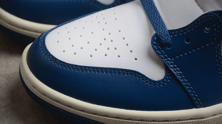 Jordan 1 mid french blue gym red 5