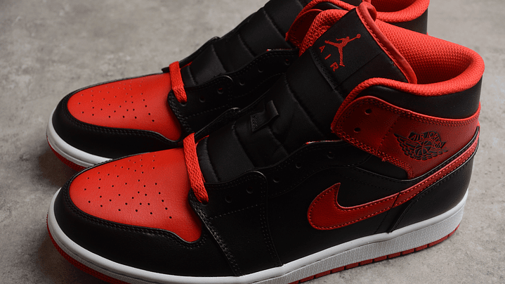 Jordan 1 mid alternate bred 4