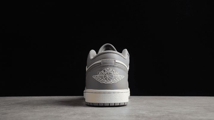 Jordan 1 low vintage grey 3