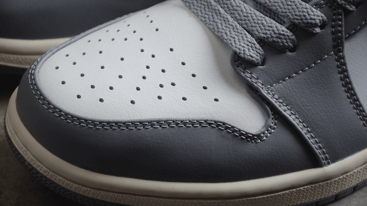 Jordan 1 low vintage grey 5