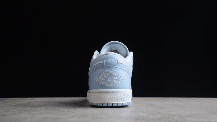 Jordan 1 low ice blue 3