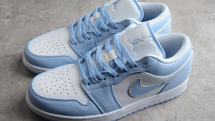 Jordan 1 low ice blue 4
