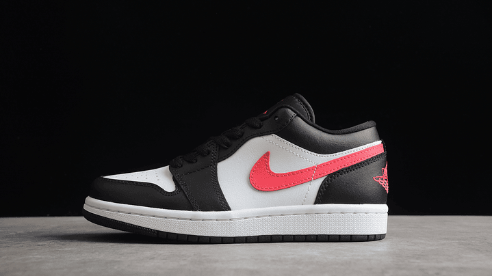 Jordan 1 low siren red 1