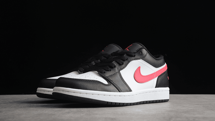 Jordan 1 low siren red 2