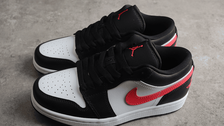 Jordan 1 low siren red 4