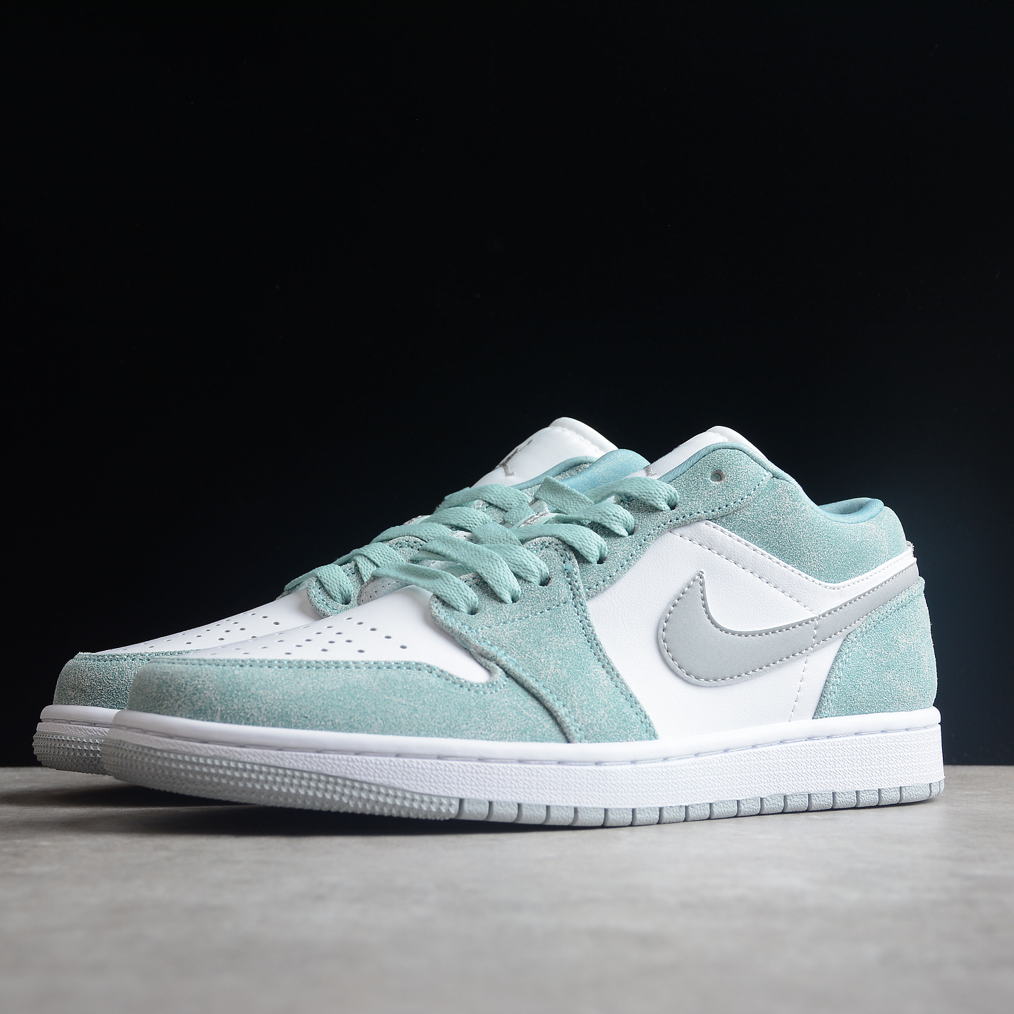 jordan 1 low new emerald 2