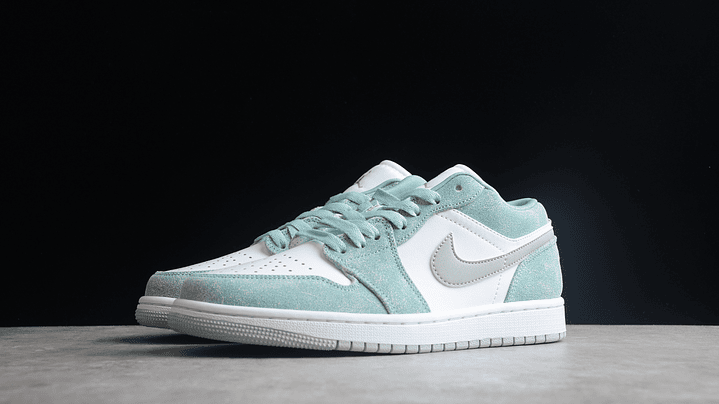 jordan 1 low new emerald 2