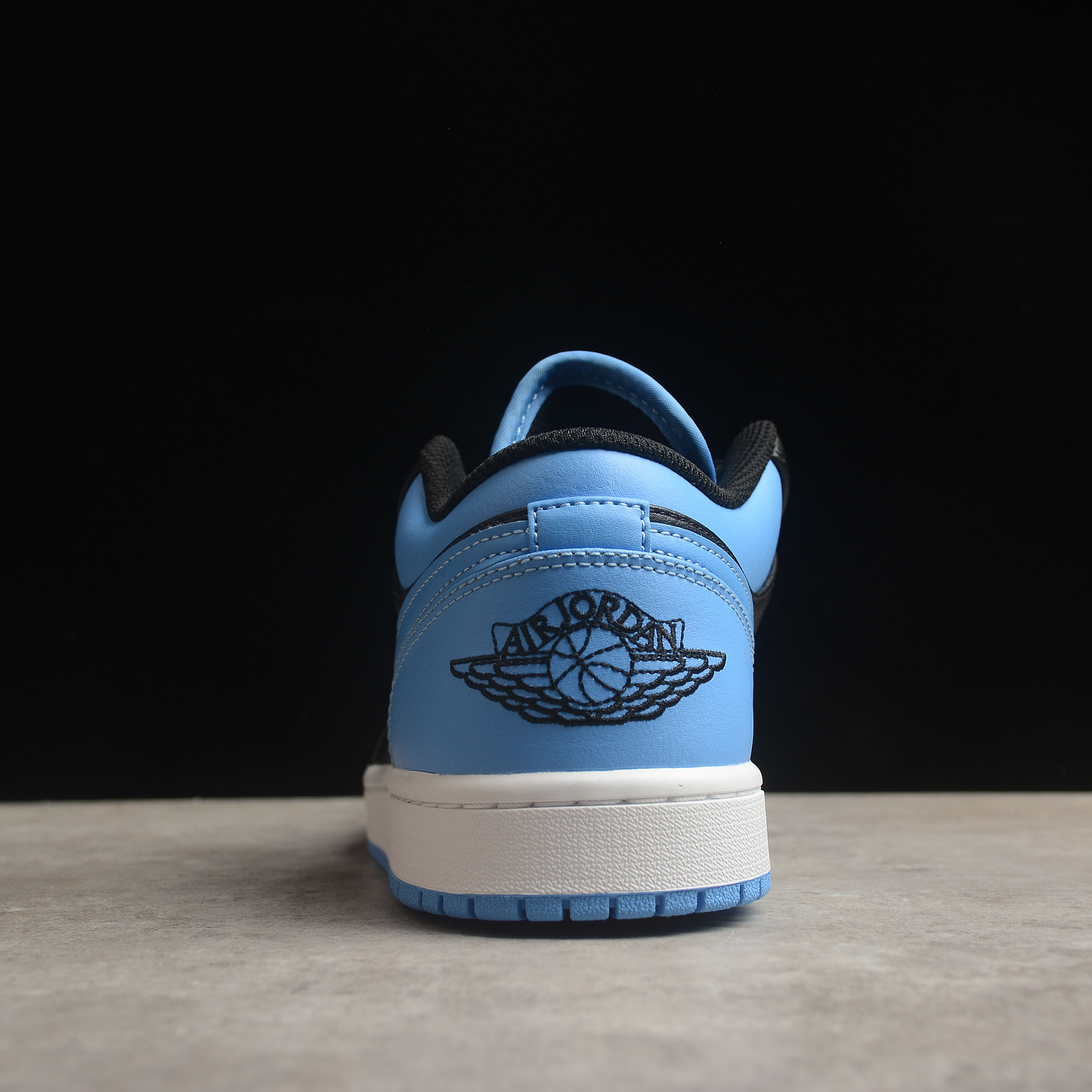 Jordan 1 low university blue 3