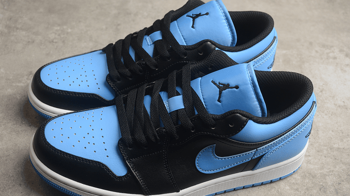 Jordan 1 low university blue 4