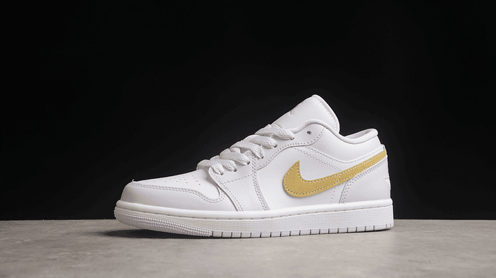 Jordan 1 low barely grape 1