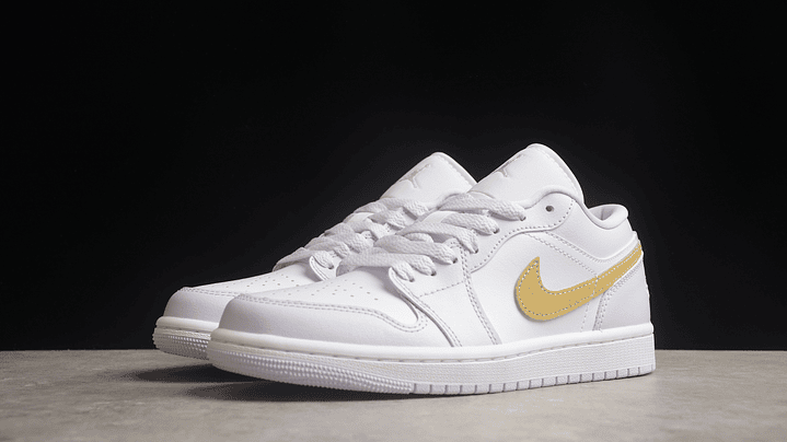 Jordan 1 low barely grape 2