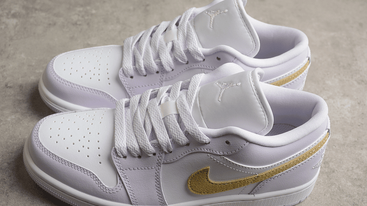 Jordan 1 low barely grape 4