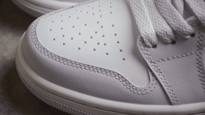 Jordan 1 low barely grape 5