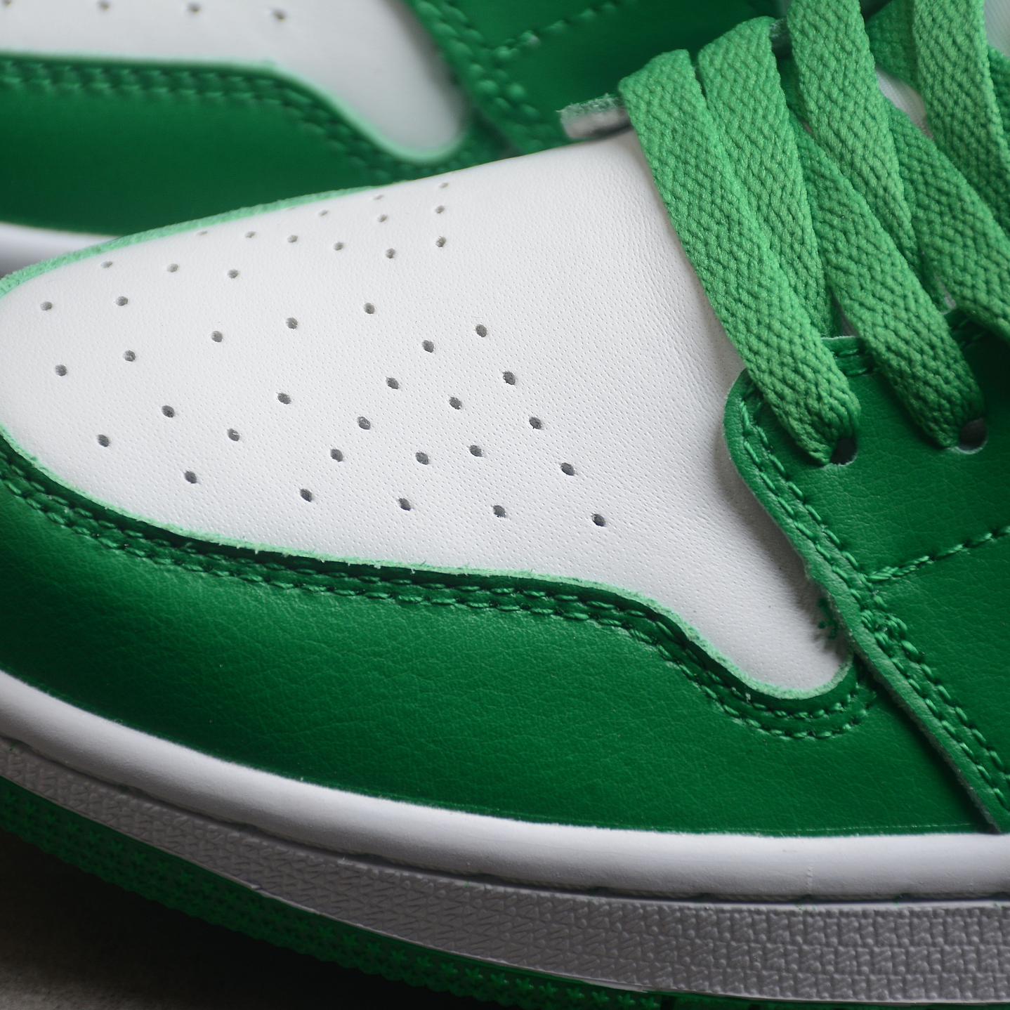 Jordan 1  low lucky green aquatone 5