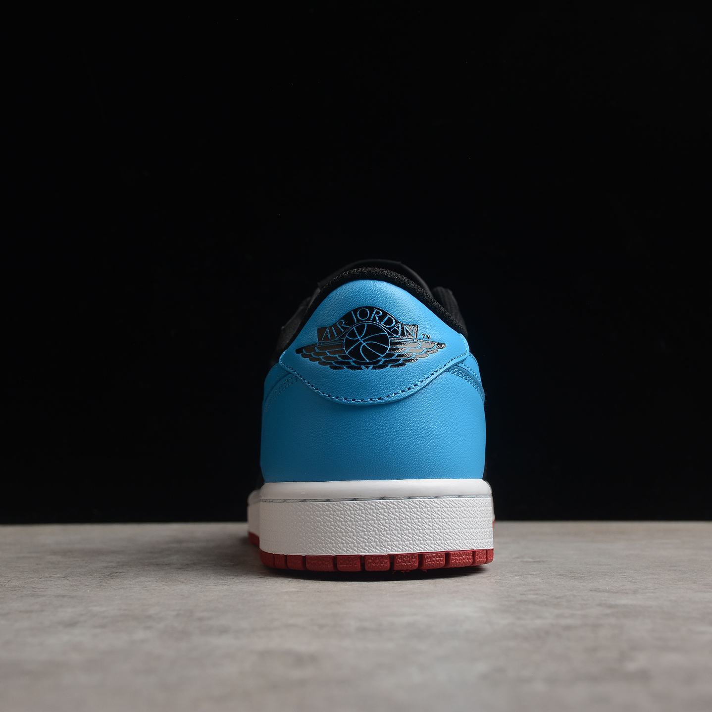 Jordan 1 low unc to chicago 3