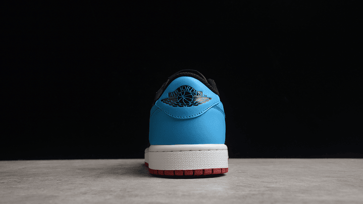 Jordan 1 low unc to chicago 3