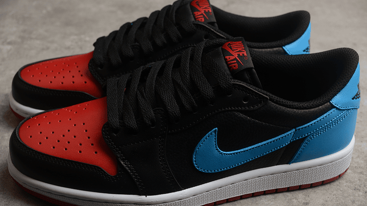 Jordan 1 low unc to chicago 4