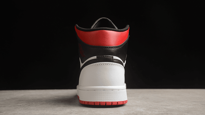 Jordan 1 Mid Gym Red/Black Toe 3