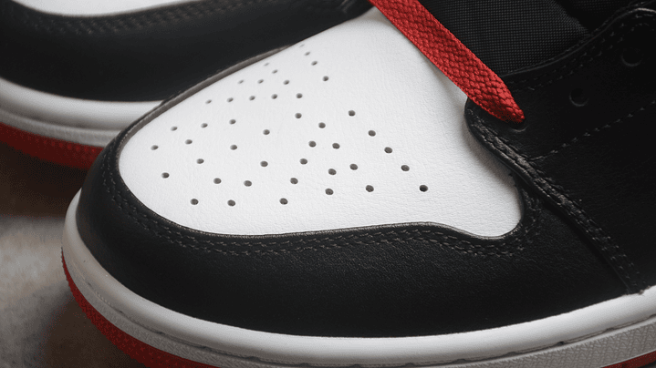 Jordan 1 Mid Gym Red/Black Toe 5