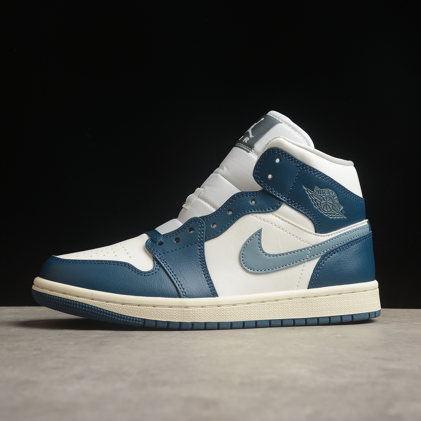 Jordan 1 Mid sky j french blue 1