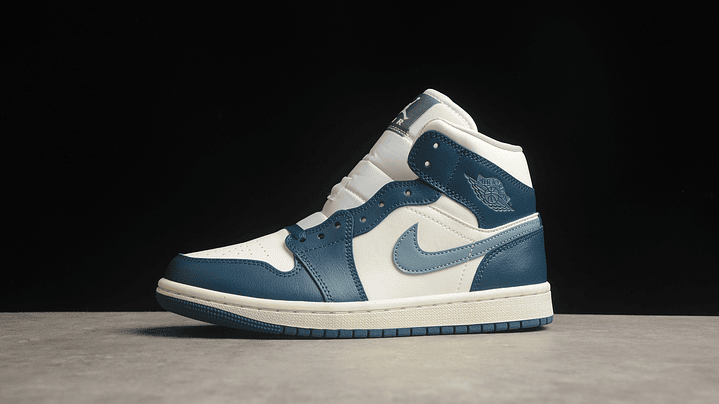 Jordan 1 Mid sky j french blue 1