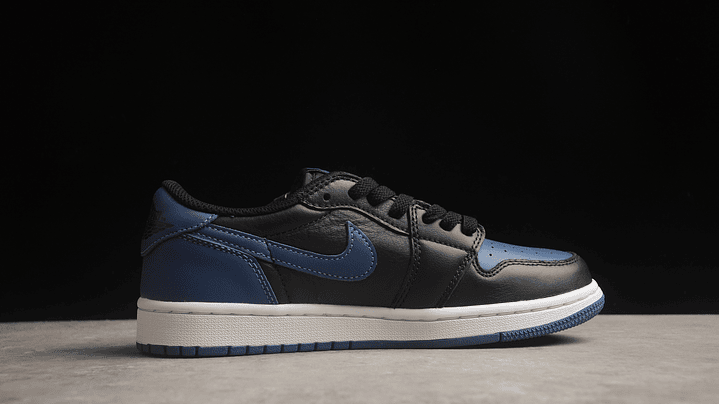 Jordan 1 low mystic navy 2