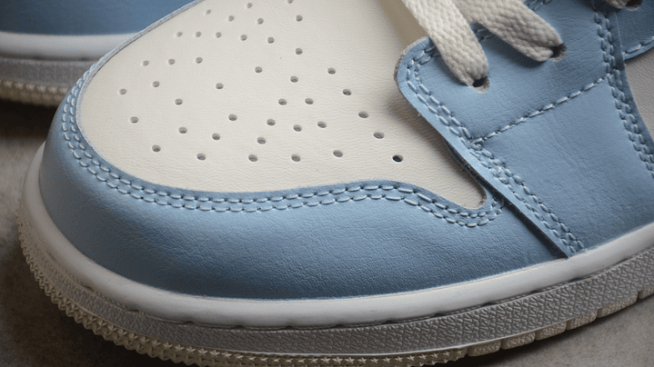 Jordan 1 low ice blue black 5