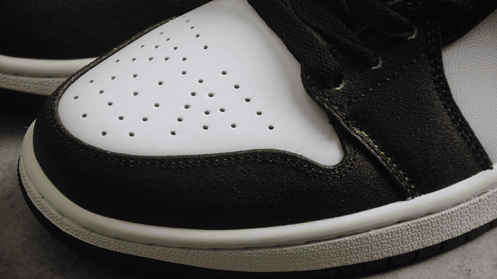 Jordan 1 low panda verde neon 5