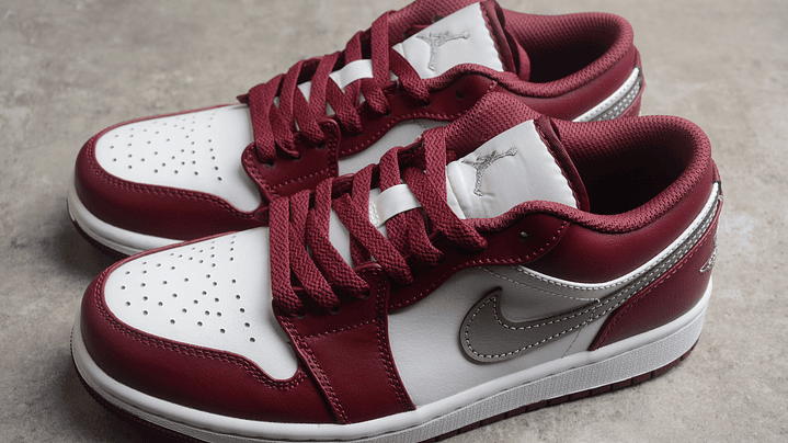 Jordan 1 low bordeaux 4