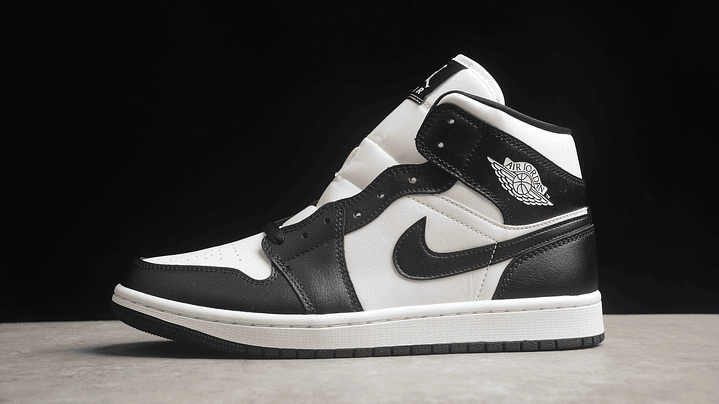 Jordan 1 mid panda 1