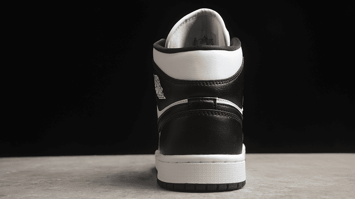 Jordan 1 mid panda 3