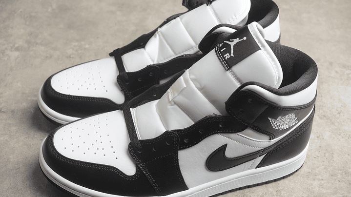 Jordan 1 mid panda 4