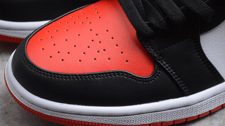 Jordan 1 low bred toe 5