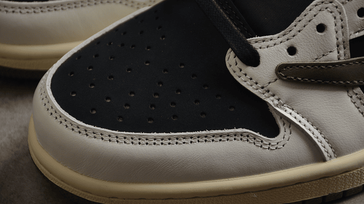 Jordan 1  low travis scott olive 5