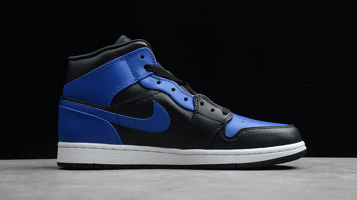 Jordan 1 mid hyper royal 2