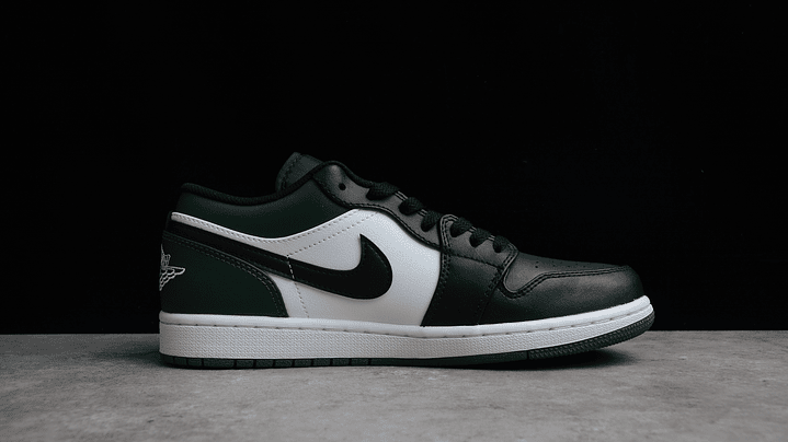 Jordan 1 low green toe 2
