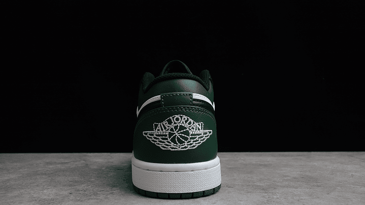 Jordan 1 low green toe 3
