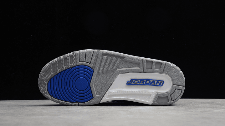 Jordan retro 3 varsity royal 3