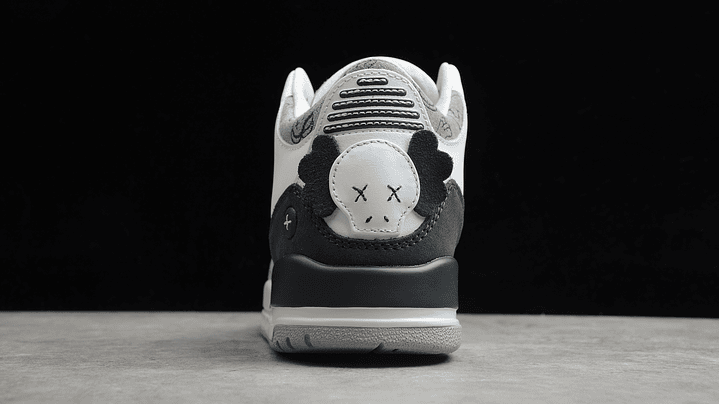 Jordan retro 3 x kaws 4