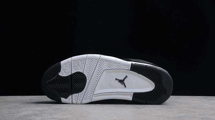 Jordan retro 4 royalty 3