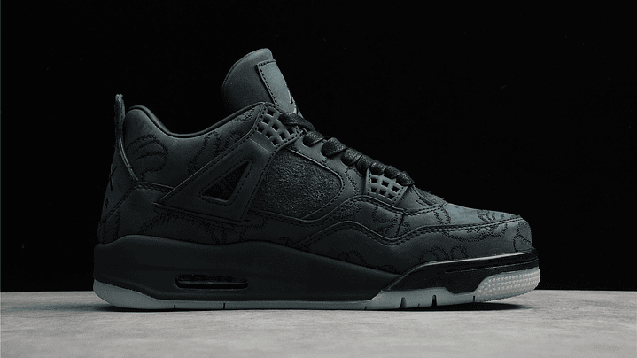 Jordan retro 4 x Kaws black 2