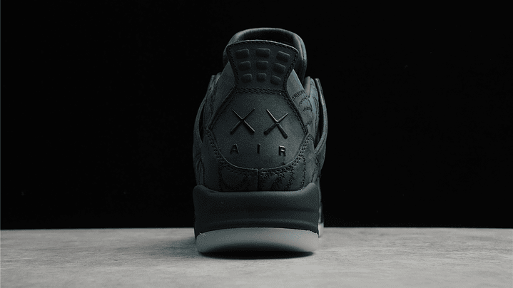 Jordan retro 4 x Kaws black 4