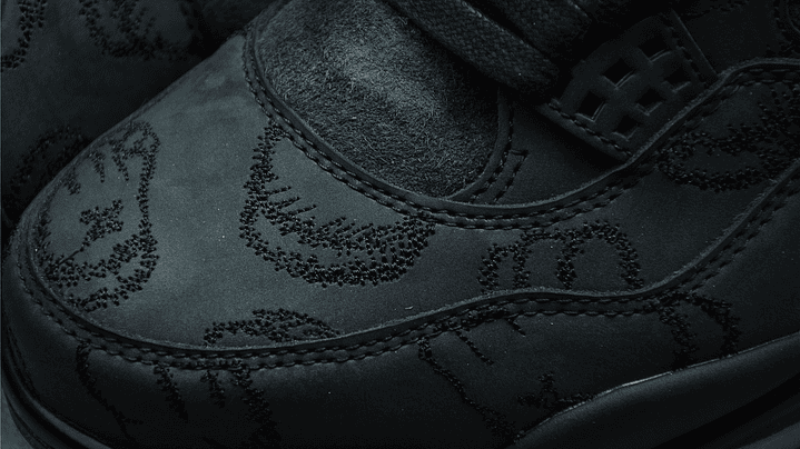 Jordan retro 4 x Kaws black 5