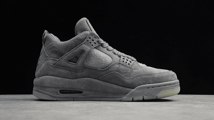 Jordan retro 4 x Kaws gris 2