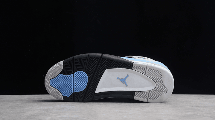 Jordan retro 4 university blue 3