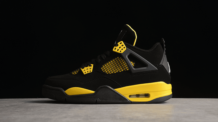 Jordan retro 4 thunder 1