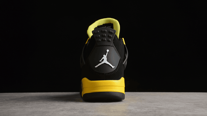 Jordan retro 4 thunder 4