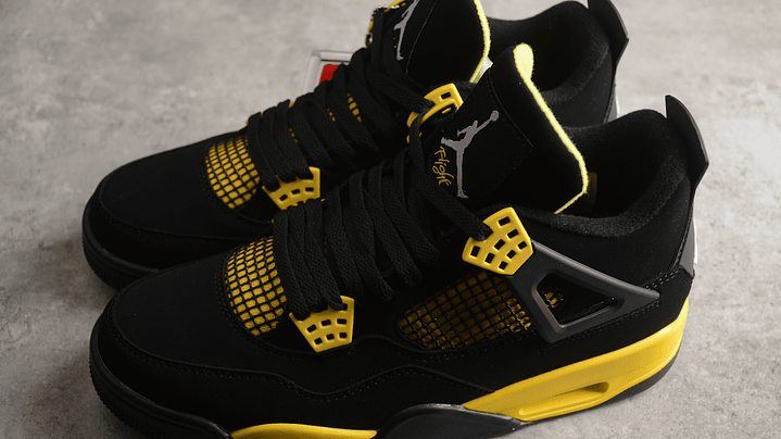 Jordan retro 4 thunder 5