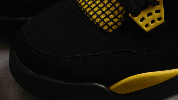 Jordan retro 4 thunder 6