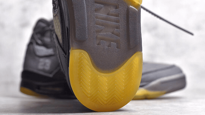 Jordan 5 x Off-white 4